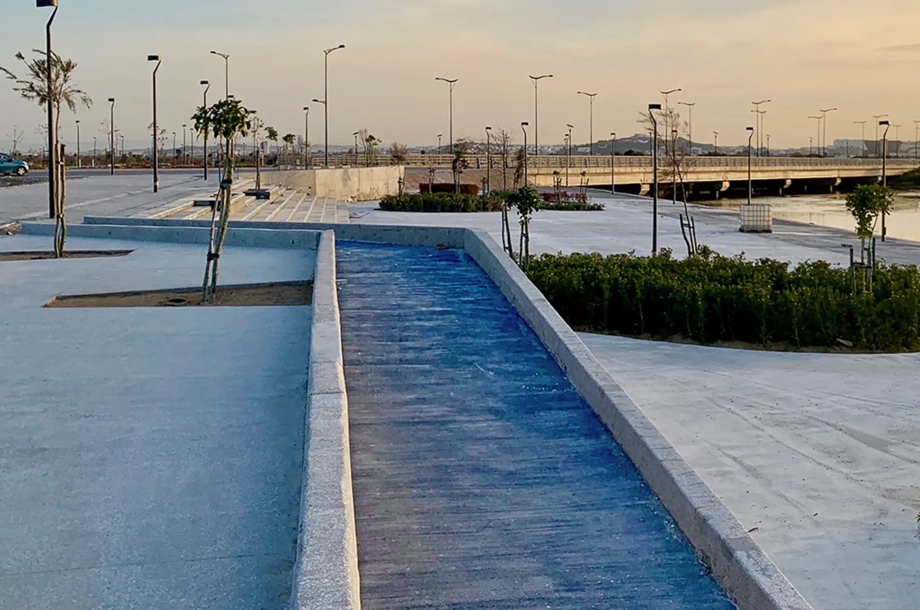 Bassin et esplanade de la promenade du Lac 0